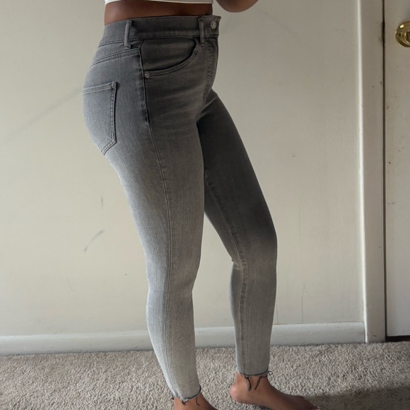 Express stretchy Jeans size 2R. Gray - Picture 3 of 8